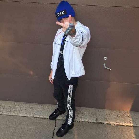 Profile Picture of Damion Lugenbeal (@dominodamion) on Poshmark