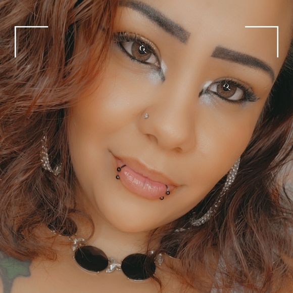 Profile Picture of Miranda Derrera (@mirandaderrera) on Poshmark