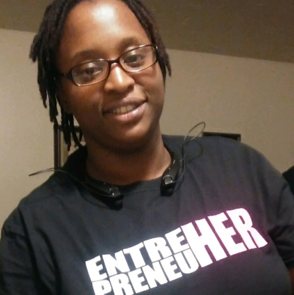 Profile Picture of Octavia Lawler-thomas (@lawlero2) on Poshmark
