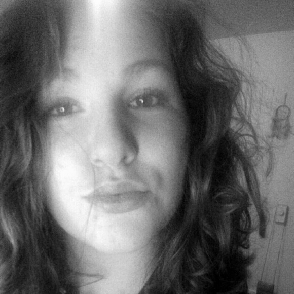 Profile Picture of Kelsea Radley (@kelsearose112) on Poshmark