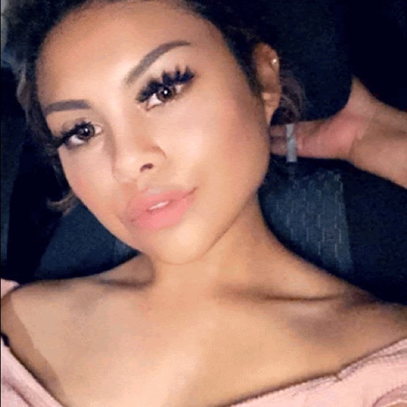 Profile Picture of Ruth Paz (@ruth_paz) on Poshmark