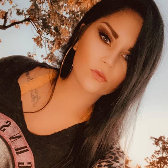 Profile Picture of Kye Baeriswyl (@kyebaeriswyl) on Poshmark