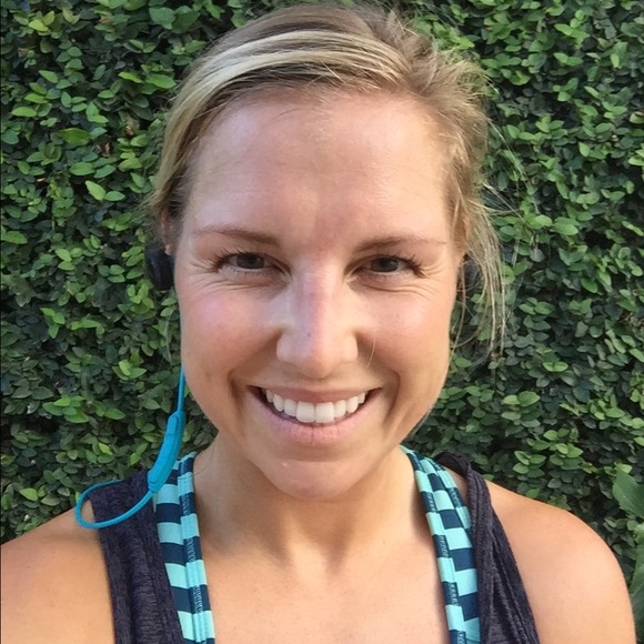 Profile Picture of Kellie Ames (@kellielizames) on Poshmark