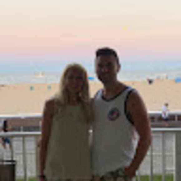 Profile Picture of Angela Tarson (@angelatk22) on Poshmark