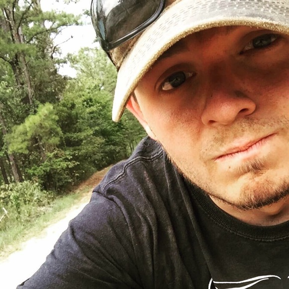 Profile Picture of Scott Gore (@scottywaynegore) on Poshmark