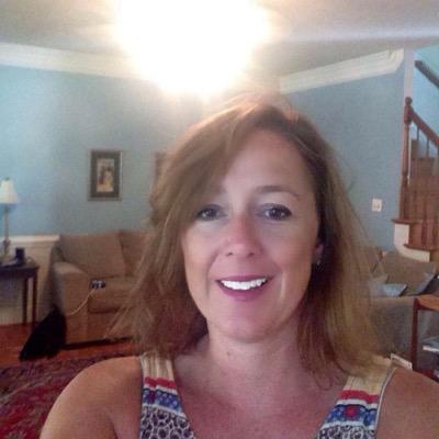 Profile Picture of Elizabeth Dozier (@Bizdoz) on Twitter