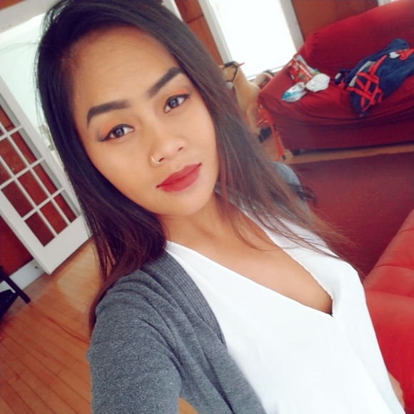 Profile Picture of Saray Weitzell (@saralany) on Poshmark