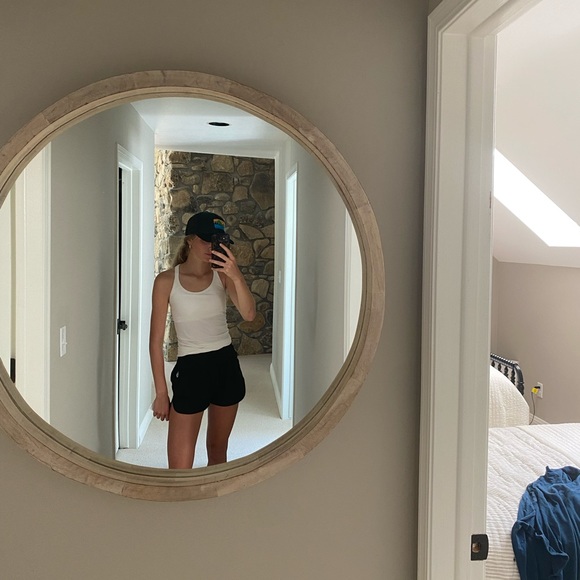 Profile Picture of Annie Larsen (@annielarsen9) on Poshmark