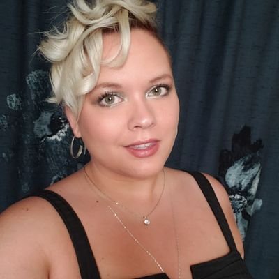 Profile Picture of Liz DePagter (@lizid85) on Twitter