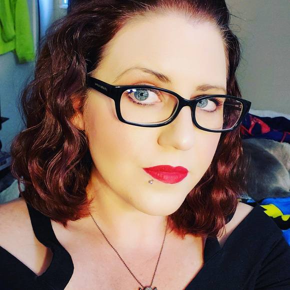 Profile Picture of Lisa Biesiada (@lbiesiada) on Poshmark