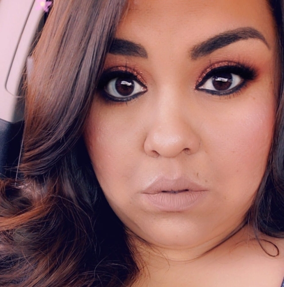 Profile Picture of Eloisa Chavez (@eloisavilla) on Poshmark
