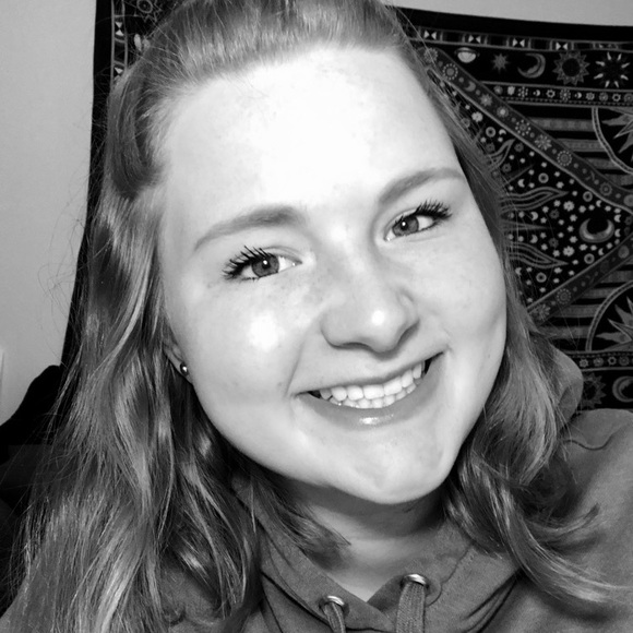 Profile Picture of Allison Rippeon (@allisonrippeon) on Poshmark
