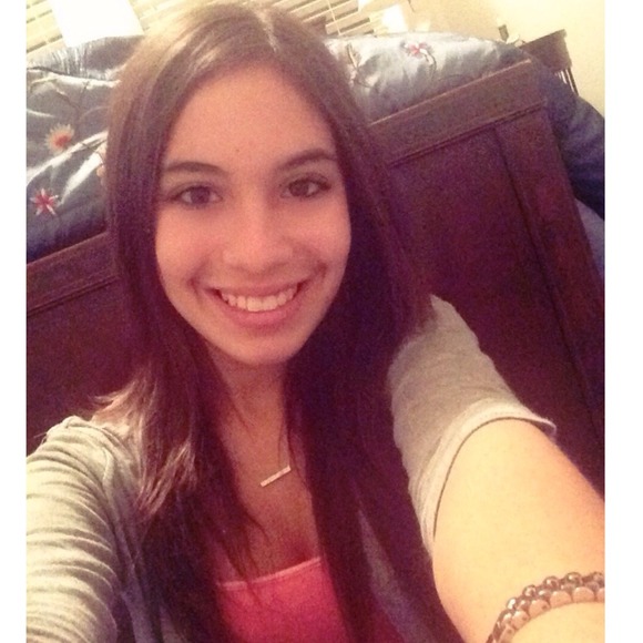 Profile Picture of Micaela Kessler (@micaelauren) on Poshmark