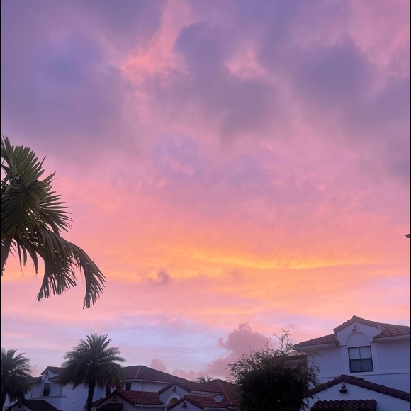 Profile Picture of Amber Hayes (@ambrezy) on Poshmark