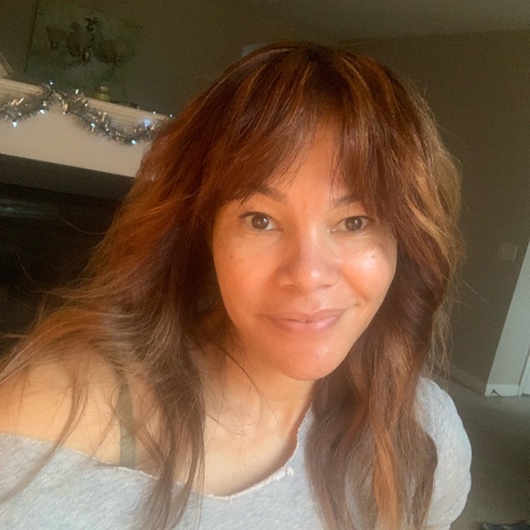 Profile Picture of Shauna Hooks (@shaunahooks) on Poshmark