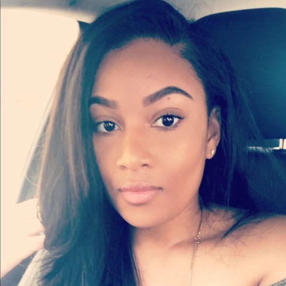 Profile Picture of Linea Rogers (@linea) on Poshmark