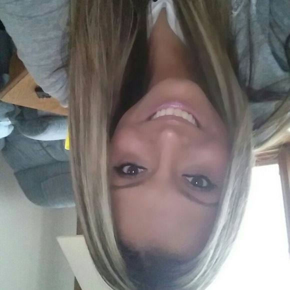 Profile Picture of Ceilya Outman (@ceilya23) on Poshmark