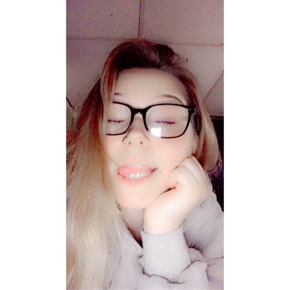 Profile Picture of Taylor Bowmaster (@taylorbowmaster) on Poshmark