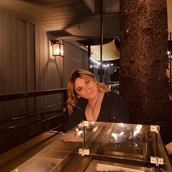 Profile Picture of Hannah Torrez (@hantorrez) on Poshmark