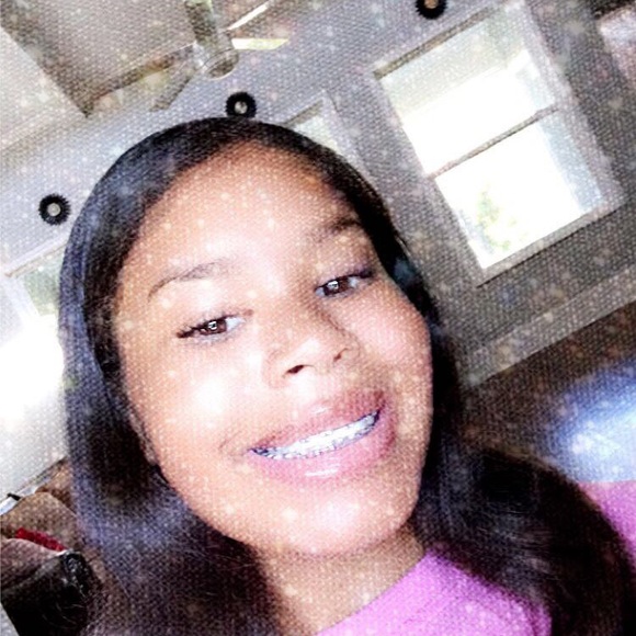 Profile Picture of Jillianne Emerson (@jillianne13) on Poshmark