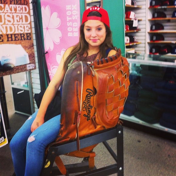 Profile Picture of Giana Berkowitz (@giana_luhvs_yuh) on Poshmark