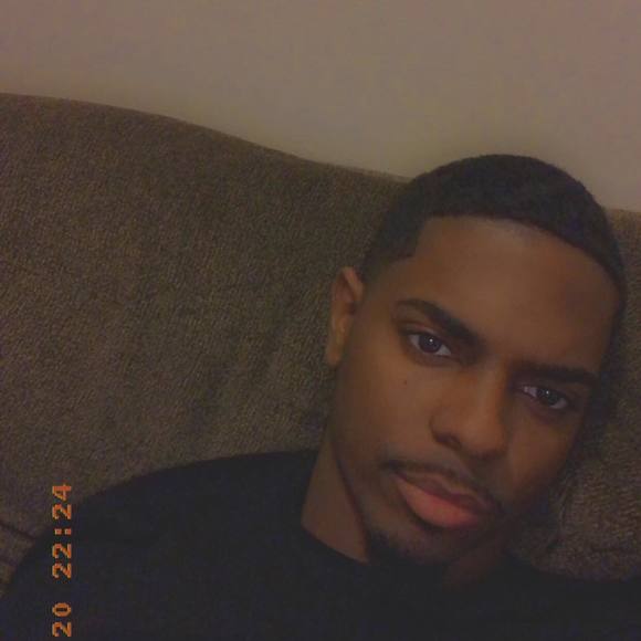 Profile Picture of Chris Bañks (@chrisgill6) on Poshmark