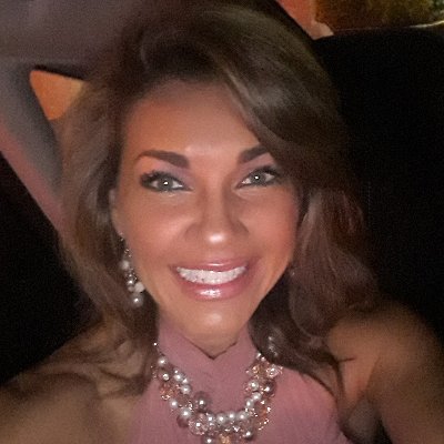 Profile Picture of Claudia Lorant (@claudia_lorant) on Twitter