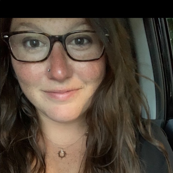 Profile Picture of Gwenn Vilade (@gvilade) on Poshmark