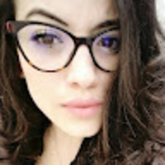 Profile Picture of Jihéne Jihéne (@jihenejihene86) on Poshmark