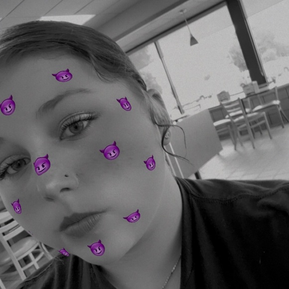 Profile Picture of Daniell Mundt (@daniellmundt) on Poshmark