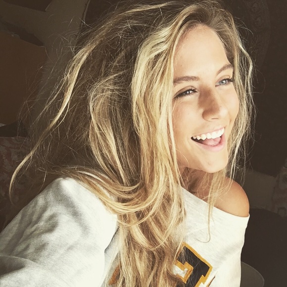 Profile Picture of Alex Brennan (@alexbrennan97) on Poshmark