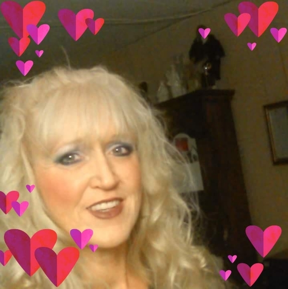 Profile Picture of Dawn Brown (@dawnbrown493) on Poshmark