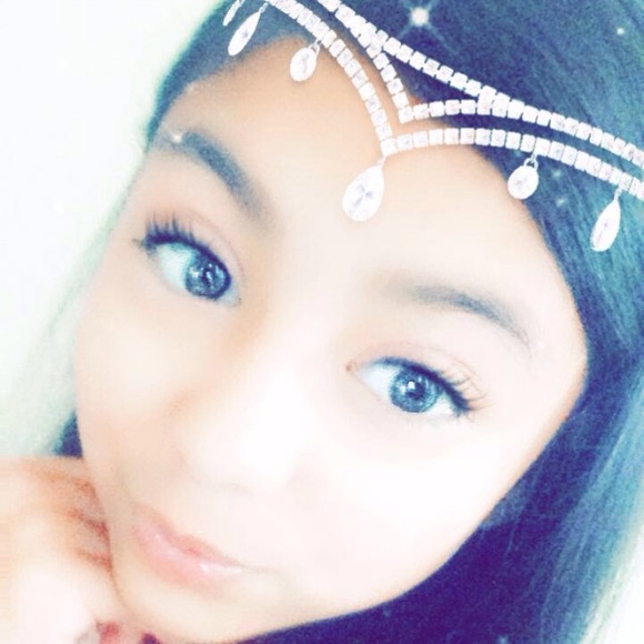 Profile Picture of Jade Solis (@jade11553) on Poshmark