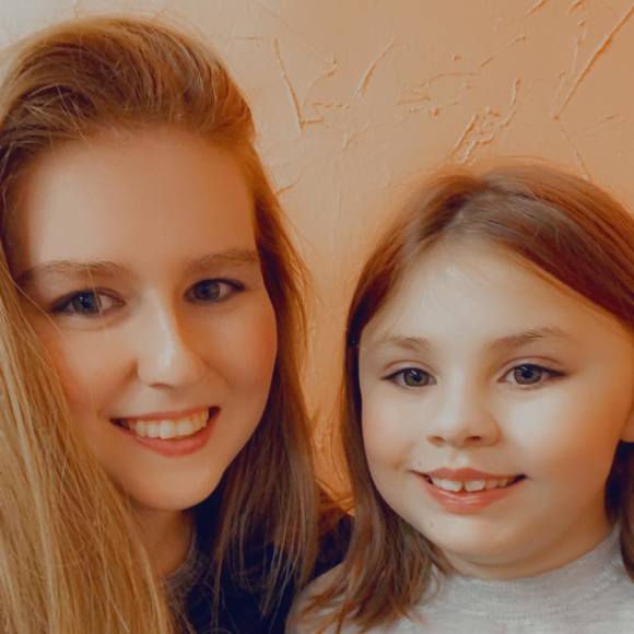 Profile Picture of Laura Daniels (@laalaura2008) on Poshmark