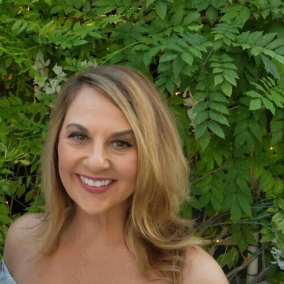 Profile Picture of Bobbi jo Barnes (@bobbijo_03) on Poshmark