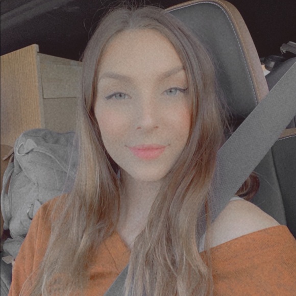 Profile Picture of Cathy Quick (@cathycade) on Poshmark