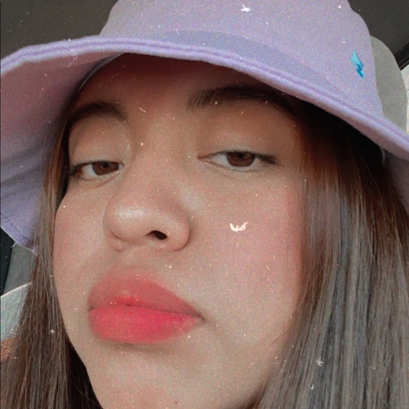 Profile Picture of Jimena Amperez (@jimenaamperez) on Poshmark