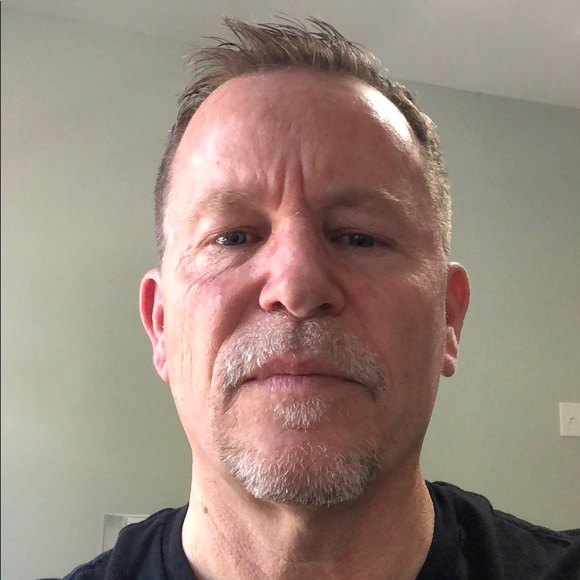 Profile Picture of Robert Lassor (@rlas1960) on Poshmark