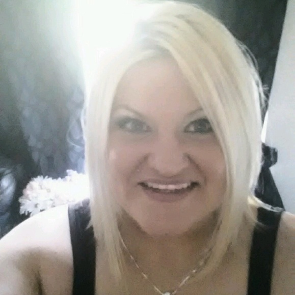 Profile Picture of Melissa Tuttle (@tutts83) on Poshmark