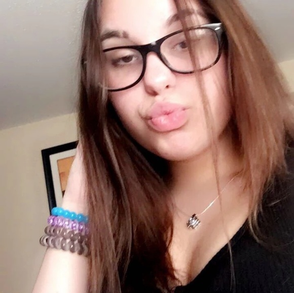 Profile Picture of Destini Armor (@destini_armor05) on Poshmark