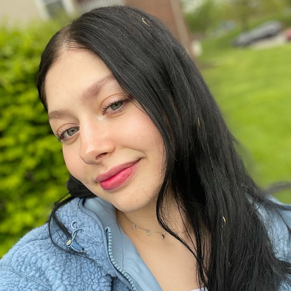 Profile Picture of Valeriia Ivanova (@leraivanova259) on Poshmark