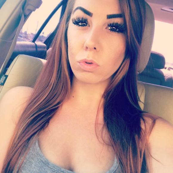Profile Picture of Brandy Simons (@brandysimons) on Poshmark