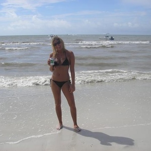 Profile Picture of Nicole Mccurdy (@snowflakeviola) on Myspace