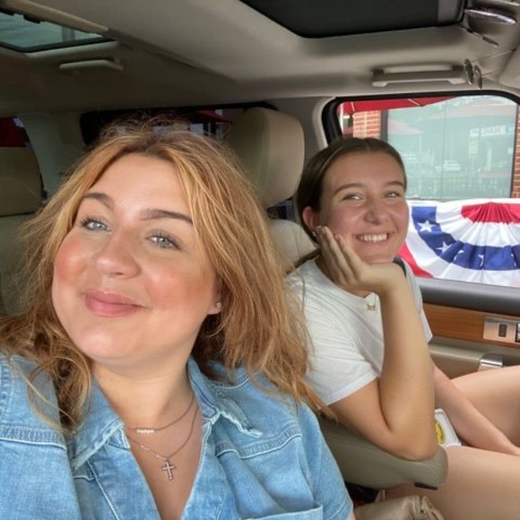 Profile Picture of Marilyn Greiner (@bellagreiner47) on Poshmark