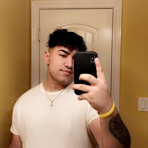 Profile Picture of Albert Medrano (@albert927) on Poshmark