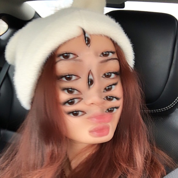 Profile Picture of Shannon Sam (@barbiesbarf) on Poshmark