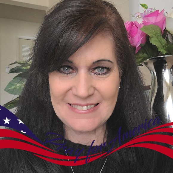 Profile Picture of Paula Pernice (@paulapernice) on Poshmark