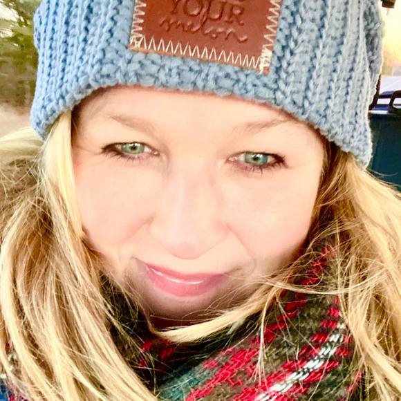 Profile Picture of Lisa Rounds (@lcrounds71) on Poshmark