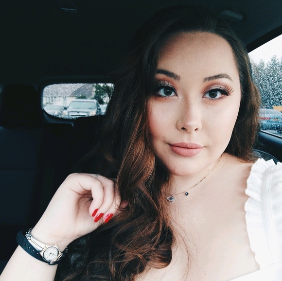 Profile Picture of Alexa Gilbert (@alexamgilbert) on Poshmark
