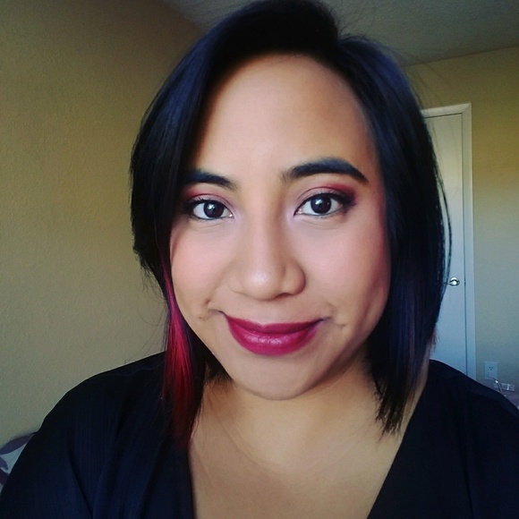 Profile Picture of Kathleen Bagalacsa (@heylookitskathy) on Poshmark